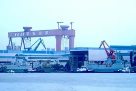 中国和巴基斯坦054A/AP罕见同框，为什么“巴铁”的比中国强一些图片