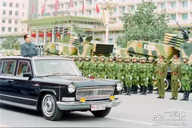 阅兵·档案 | 1999年国庆阅兵：四大军兵种导弹同时亮相图片