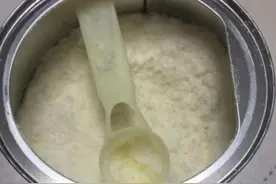 爸爸吐槽宝宝每月吃3罐奶粉一罐160，引起网友热议：养不起就别生图片