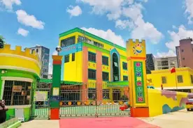 幼儿园老师发了一条朋友圈，引起家长们的“围攻”，园长：已辞退图片