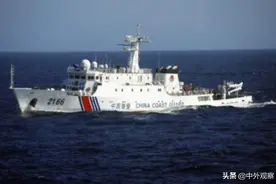 中越军舰正面相遇，海警船同时出动差距明显，中方军舰越发强大图片