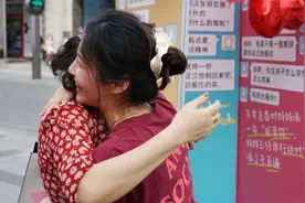 妈妈接到这个电话，一时间没有忍住……图片