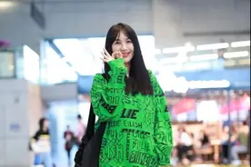 杨颖李菲儿把“荧光绿”穿火了，简单配色都高级，美得清新又自然图片
