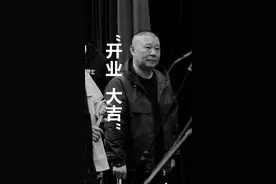 杨少华杨议父子抵达天津德云社，老先生带病出门，给足郭德纲面子图片