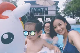 38岁陈意涵官宣二胎怀女，挺孕肚陪儿子游泳，称预产期在年底图片