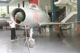 中国歼12战斗机，其重量仅3.1吨，可装普通卡车上随时转移！视频封面