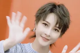 38岁超女回老家落泪，墙上自己的旧海报已褪色，称曾也是位梦想家图片