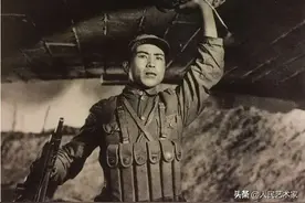 董存瑞牺牲前究竟喊了什么？电影《董存瑞》的编剧，竟然骗了我们这么多年图片