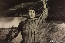 董存瑞牺牲前究竟喊了什么？电影《董存瑞》的编剧，竟然骗了我们这么多年图片