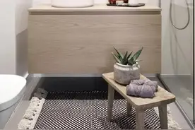 为什么卫生间看着很干净，却总有股臭味？图片