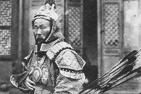 中国最后一位武状元功力如何？手持100斤铁器，武力值爆棚图片