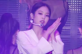 jennie新歌《solo》现场版，看看这次珍妮有没有“划水”视频封面