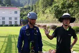 “飞檐走壁”练真功 | 山岳救援技术培训热火朝天图片