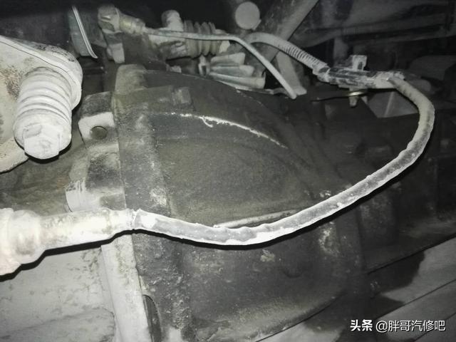 买二手车底盘一定要检查，有条件的朋友最好升起来检查