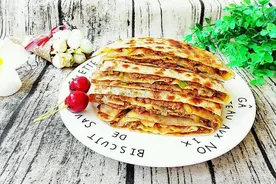 千层饼这样做，外酥里嫩层层分明，咬上一口，酱香浓郁超诱人图片