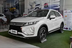 标准日系SUV，空间大油耗低是优势，实拍三菱奕歌图片