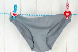 女生每天都洗内裤，为何中间还是发黄发硬呢？其实原因很简单图片