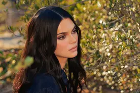 肯豆登香港VOGUE封面，被嘲姿势僵硬服装奇葩，时尚大刊怎么了？图片