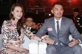 谢杏芳陪林丹出席活动，178穿西装气场真强，39岁越来越有女人味图片