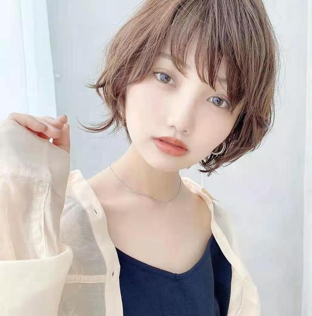 圆脸大脸女生适合什么发型短发 - 冷求网