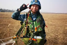 我们都在竭尽全力！面对疫情，退役女空降兵挺身而出！图片