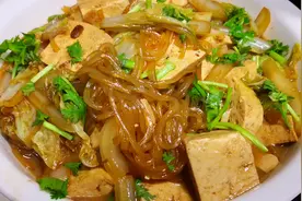 入秋后，多吃这道炖菜，营养丰富易消化，热热乎乎一大碗，太香了图片