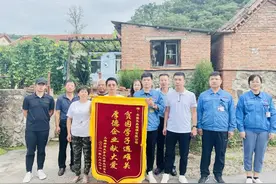 本溪玉晶玻璃捐资助学 坚定受助学子求学梦想图片