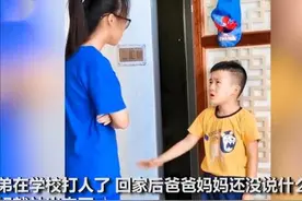 弟弟在学校打架，霸气姐姐直接“家法”伺候，网友：训弟弟要趁早图片