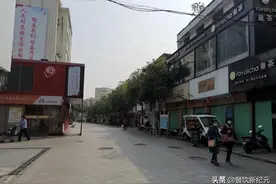 实拍深圳西乡步行街：曾经热闹喧嚣，如今街头冷清，店铺关闭图片