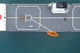 国内万吨直升机母舰恢复训练，曾被误认反潜航母，专门培养飞行员图片