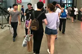 女流和YJJ恋爱经过，第一次见送书背课文，直播太吵被逐出家门图片