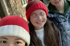 前央视主持人姜丰晒混血儿女，豪宅自带游泳池，生活不受离婚影响图片