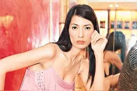 20年婚姻，生下两子一女，下嫁邹兆龙又“被出轨”，网友：心疼图片