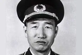 1937年徐向前回山西老家，姑姑见了心疼：这大官穿得还没百姓暖和图片