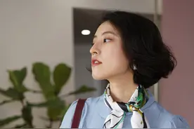 丝巾用处大揭秘，小小一件释放大大能量，复古精致完全无法抵挡图片