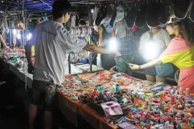 新手摆地摊卖货技巧！从地摊小白到赚钱大神只需三步图片