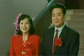 男友入狱，她苦等15年，出狱78天后结婚，如今丈夫成亿万富翁图片