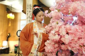 「社区百YOUNG」90后梅小七：辞职创业，圆一个汉服梦图片