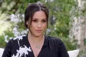 梅根带哈里上脱口秀，浓烈烟熏妆突显“苦大仇深”，仍爱手捂孕肚图片