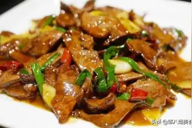 洗猪肝只用水洗，难怪做菜难吃！教你一个好方法，猪肝干净做菜香图片