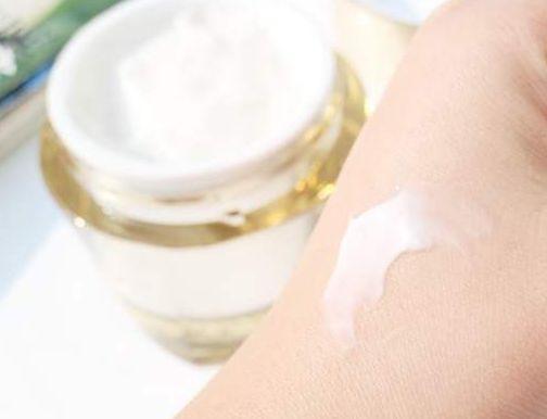 使用烟酰胺身体乳发痒