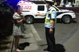千里迢迢陪男友创业，女孩被扔在高速上！浙江高速民警看不下去了图片