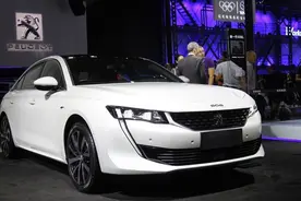 两款主打舒适的中级车，看508和天籁谁更值得买？图片