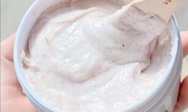 身体啫喱膏身体乳先涂哪个