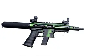 好尴尬的太空枪，用泡沫包裹着缓冲器当肩托，AR15有苦难言图片