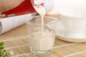 酸奶是“含糖大户”，减肥人群还能不能喝？这3种酸奶健康无忧图片