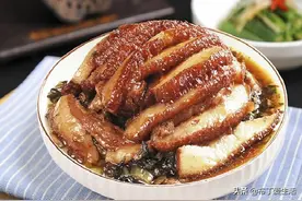 教您炸扣肉起泡的正确做法，掌握"4技法"，颜色金黄，皮脆鲜香图片