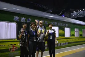 2021年首趟北京至塞罕坝旅游专列启程图片