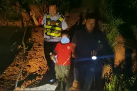 广西6岁男孩深山走失！200多警民合力搜寻，被找到时他蜷缩在草丛图片