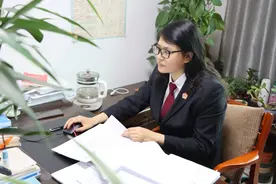 行政法官王呈虹的四季人生｜学英模 当先进图片
